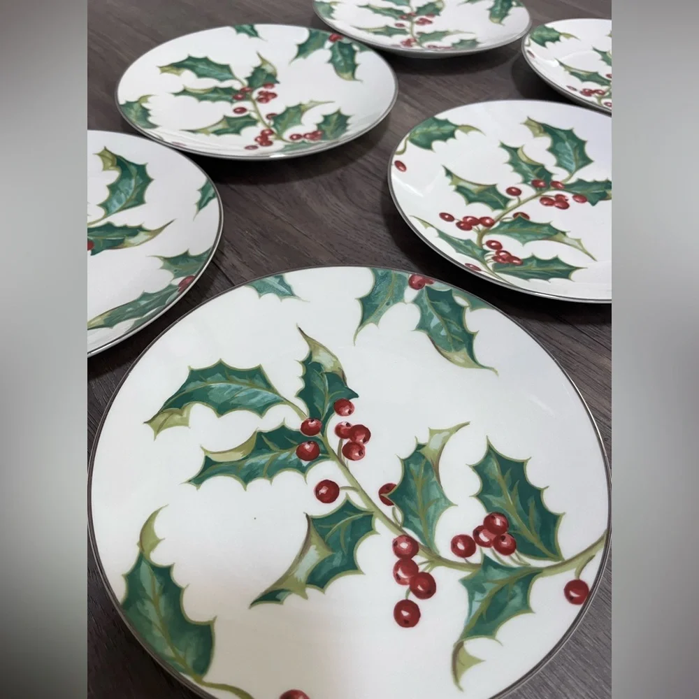 Restoration Hardware Set of 6 Lunch Plates EUC Christmas Holly Berry Desserts